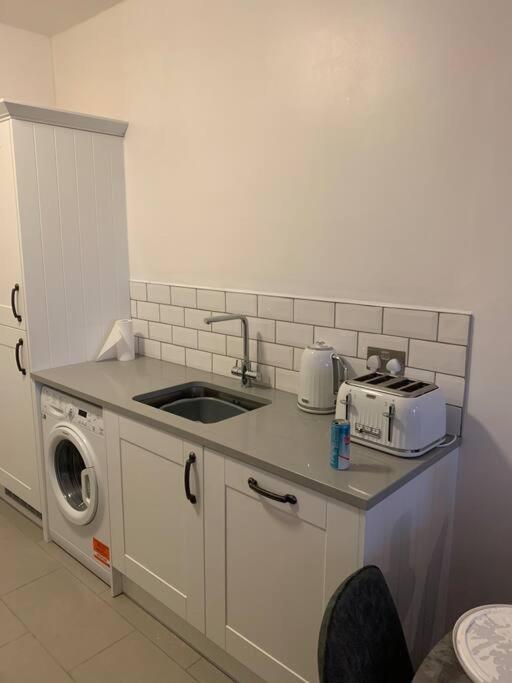 Recently Refurbished Apt Central Mk Free Parking Milton Keynes Kültér fotó