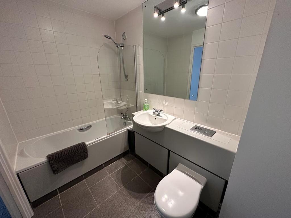 Recently Refurbished Apt Central Mk Free Parking Milton Keynes Kültér fotó
