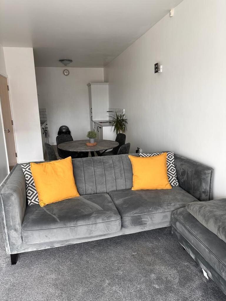 Recently Refurbished Apt Central Mk Free Parking Milton Keynes Kültér fotó